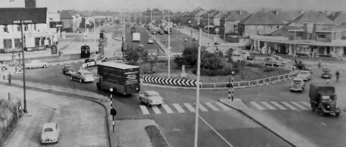 The A40 at Greenford, 1960, with cars opposite stopped by signals. Click to enlarge