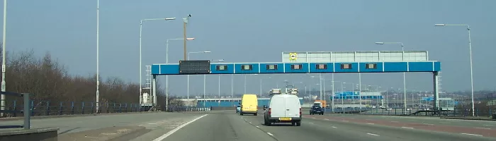 The Aston Expressway's unusual layout, seen in 2005 with modern variable message signs. Click to enlarge